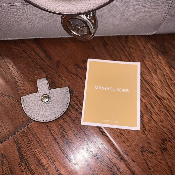 Michael Kors Emma Large Saffiano Leather Tote - Picture 10 of 10